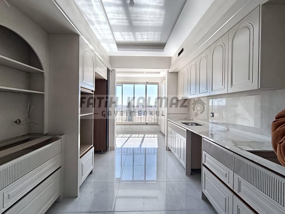 Konya Selçuklu S. Eyyubi Mahallesi’nde Satılık 4+1 AraKat Daire – 170 m², Kızartma Mutfaklı