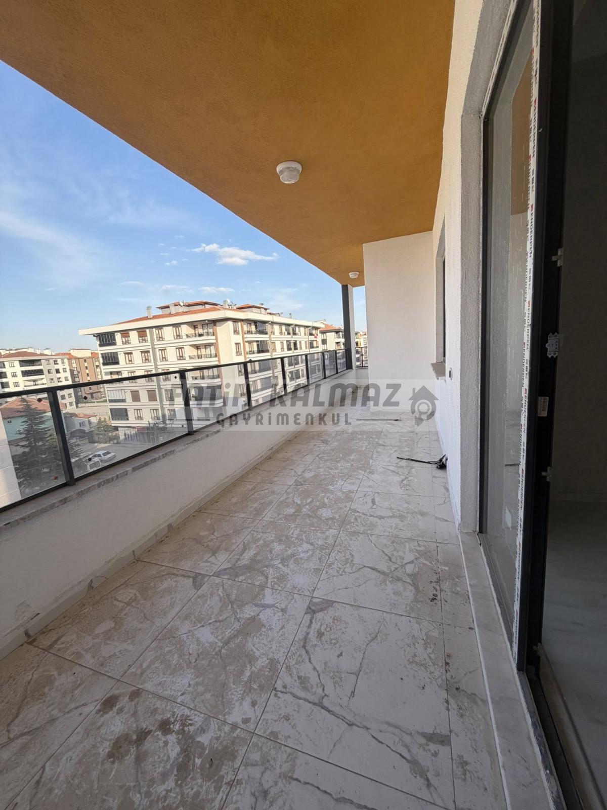 Konya Karatay Sarıyakup Mahallesi’nde Satılık 3+1 AraKat Daire – 160 m², Kapalı Otoparklı