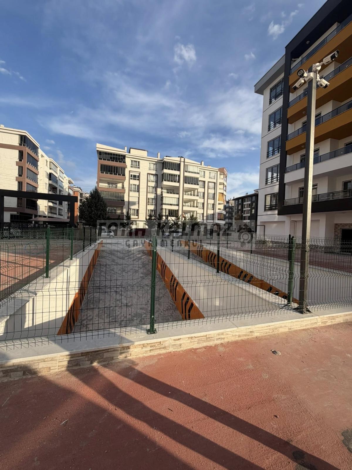 Konya Karatay Sarıyakup Mahallesi’nde Satılık 3+1 AraKat Daire – 160 m², Kapalı Otoparklı